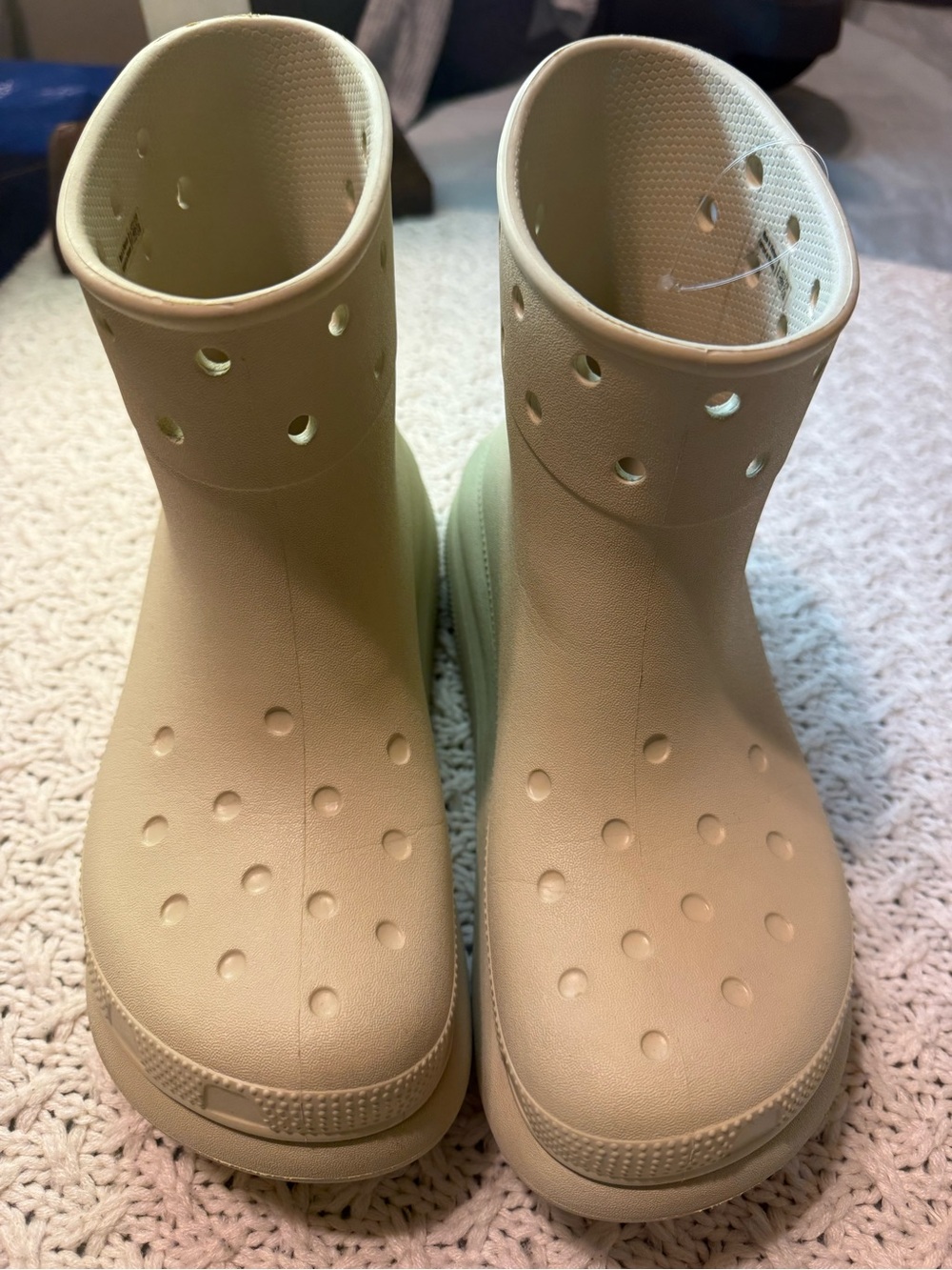 CROCS unisex women’s 8 Men’s 6 Cream Lightweight Waterproof Slip-On Rain Boots